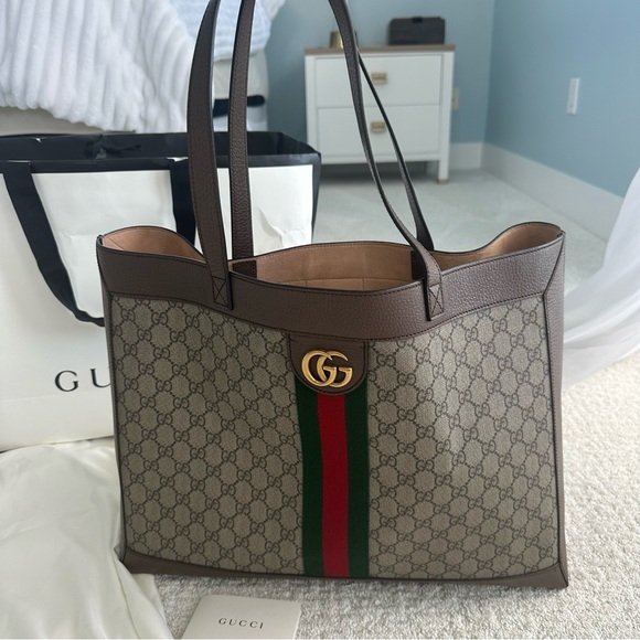 Gucci Ophidia GG tote with pouch! - Picture 14 of 16